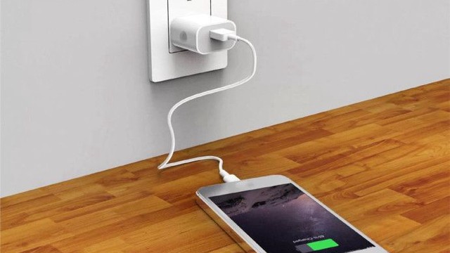 Alasan Mengapa Tidak Boleh Charger HP Semalaman dan Dampaknya Bagi Kehidupan Sehari-hari