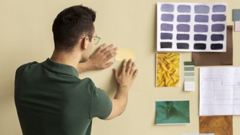 Berikut Tutorial Lengkap Memasang Wallpaper di Dinding untuk Pemula