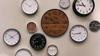 Dinding Tampak Kosong? Berikut Tips Memilih Desain Jam Dinding Aesthetic untuk Hiasan Rumah