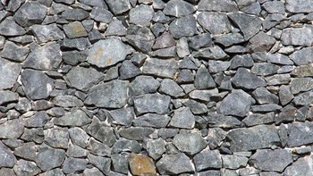 Model Batu Alam yang Cocok untuk Dinding Luar Rumah agar Tampil Elegan dan Tahan Lama