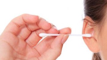 Stop Pakai Cotton Bud! Ini Jenis Alat Pembersih Telinga yang Aman dan Bebas Cedera