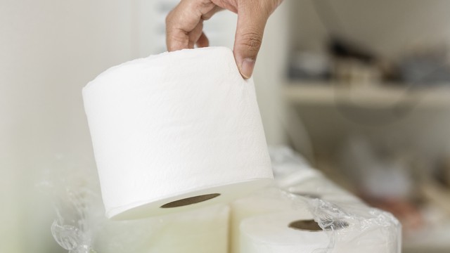 Hentikan Kebiasaan Membuang Tisu ke Toilet, Ini Alasannya!