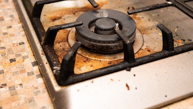 Kompor Masak Berminyak? Berikut Cara Membersihkannya dengan Mudah