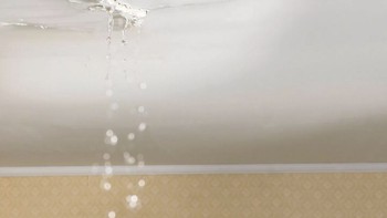 Mengapa Atap Tetap Bocor Meski Sudah Berkali-Kali Diperbaiki? Penyebab, Solusi, dan Cara Mencegahnya