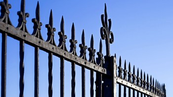 Cara Mengatasi Pagar Berkarat Tanpa Ganti Baru: Rahasia Perawatan Pagar Agar Awet Puluhan Tahun