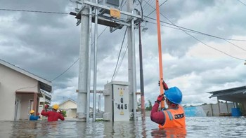 Jangan Sembarangan! Berikut Risiko dan Dampak Apabila Menyalakan Listrik Saat Banjir 