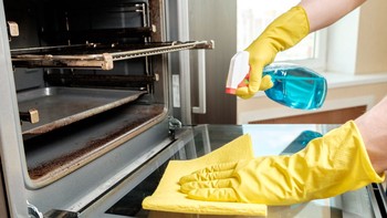 Tidak Perlu Repot-Repot! Ini Cara Membersihkan Oven Setelah Membuat Kue untuk Hari Raya Lebaran