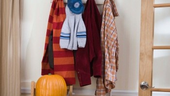 Berikut Adalah Dampak Negatif Terlalu Banyak Pakaian Bergantungan di Rumah