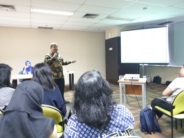 Sharing about how to break the market in this challenging situation at Tarumanagara University