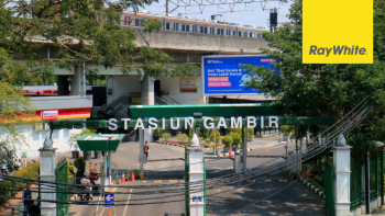 Stasiun Gambir: Sang Legenda yang Siap Melepas Tugas?