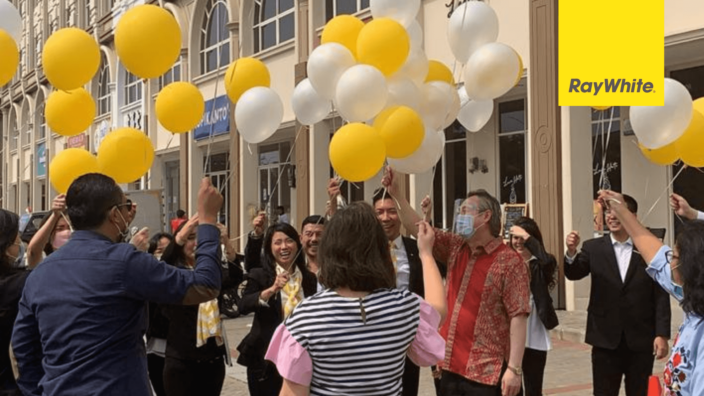 Pelepasan-Balon-Grand-Opening-Ray-White-PIK